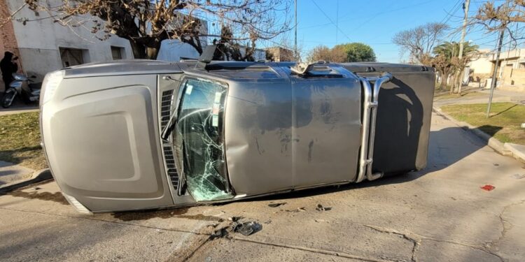 VIOLENTA COLISION ENTRE DOS VEHÍCULOS