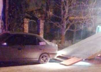 NOCHE DE CHOQUES. UN CONDUCTOR SE DIO A LA FUGA Y OTRO REGRESO AL LUGAR DEL HECHO