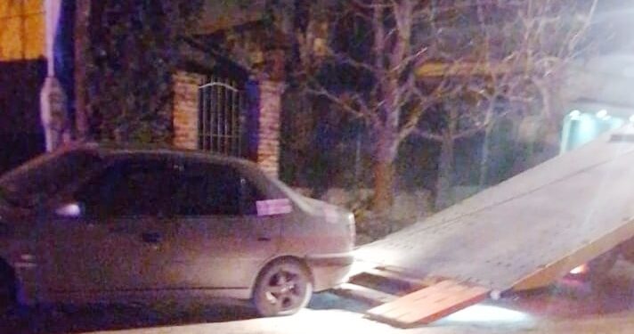 NOCHE DE CHOQUES. UN CONDUCTOR SE DIO A LA FUGA Y OTRO REGRESO AL LUGAR DEL HECHO