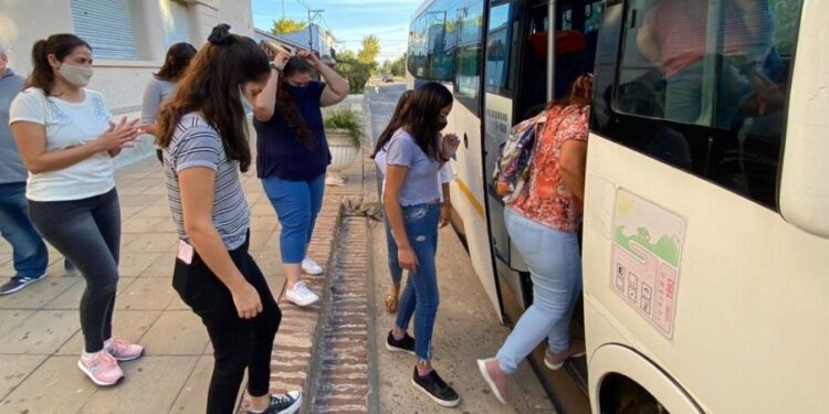 LOS ESTUDIANTES DE LOCALIDADES SIGUEN ESPERANDO CONTAR CON AYUDA PARA VIAJAR A BRAGADO