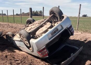 BOMBEROS DE COMODORO PY INTERVIENEN EN UN VUELCO
