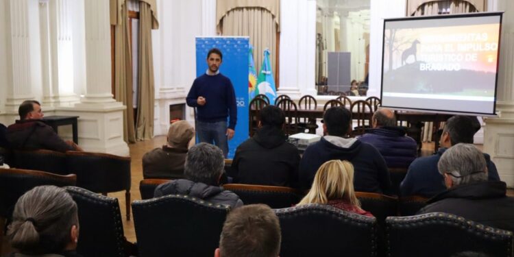 PRESENTARON UN PLAN DE IMPULSO AL TURISMO