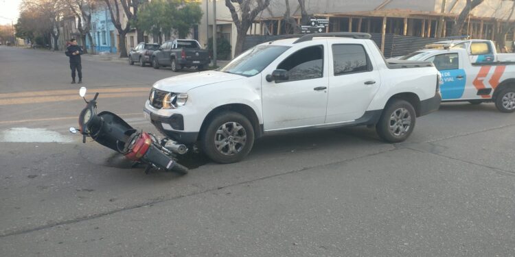 DOS MUJERES TRASLADADAS AL HOSPITAL LUEGO DE UN CHOQUE