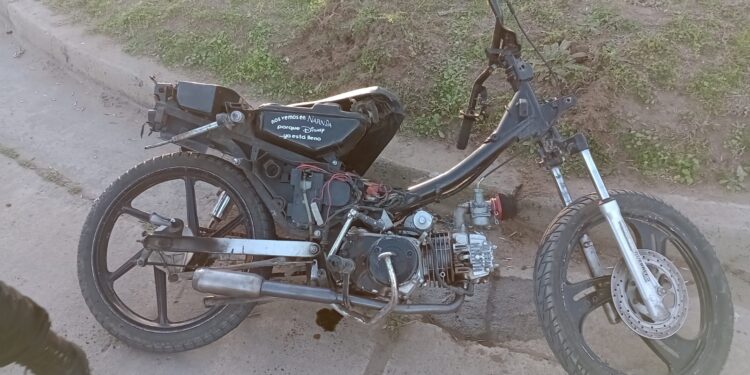 ¡CHOCO MANEJANDO UNA MOTO… TIENE 12 AÑOS!