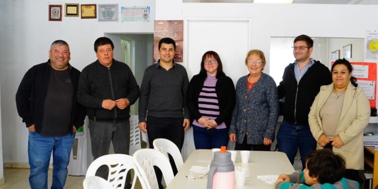 LA MUNICIPALIDAD ENTREGÓ AYUDA ECONÓMICA A BOMBEROS DE MECHITA