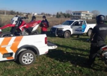 EMBISTIÓ UN POLICIA DEL GAD TRATANDO DE ELUDIR UN CONTROL DE TRÁNSITO