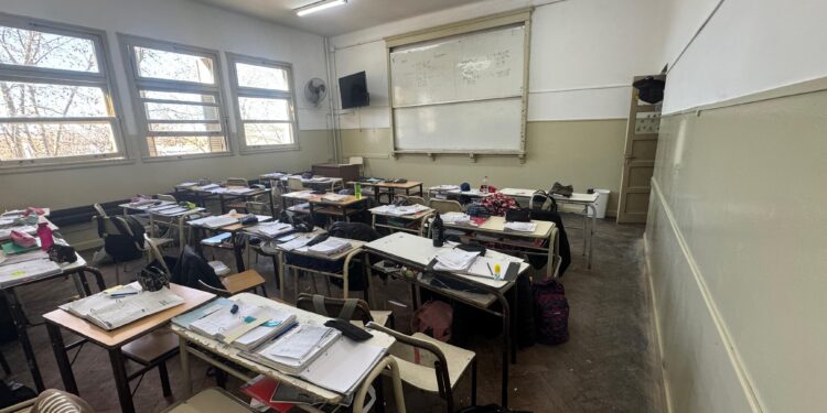 MEJORAS EN EL EDIFICIO DE LA ESCUELA NORMAL. EXHIBIERON COMO QUEDARON LAS 7 AULAS RECIENTEMENTE PINTADAS.