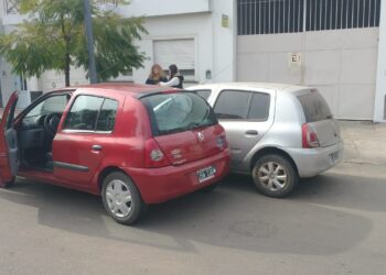 CHOQUE DE DOS AUTOS. NO HAY HERIDOS