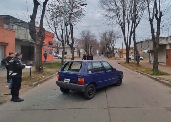 ACCIDENTE EN CALLE URQUIZA. UN AUTO Y UNA MOTO, INVOLUCRADOS