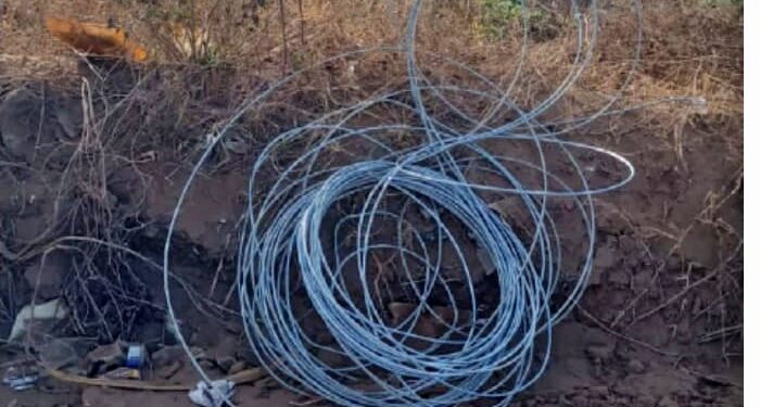 LLEVABAN CABLES DE ALUMINIO QUE HABIAN SUSTRAIDO Y FUERON APREHENDIDOS