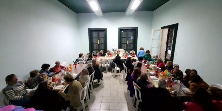 LA UCR DE BRAGADO FESTEJO EL DÍA DEL AMIGO JUNTO A LAS PERSONAS MAYORES QUE INTEGRAN SUS TALLERES 