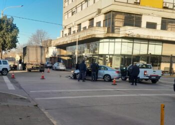 FUERTE CHOQUE EN CÉNTRICA ESQUINA