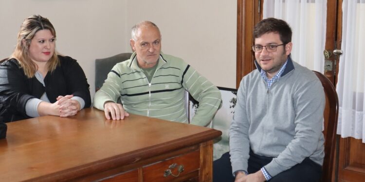 BARENGHI OTORGO UN BONO DE $ 100.000 A LOS MUNICIPALES 1 BARENGHI OTORGO UN BONO DE $ 100.000 A LOS MUNICIPALES