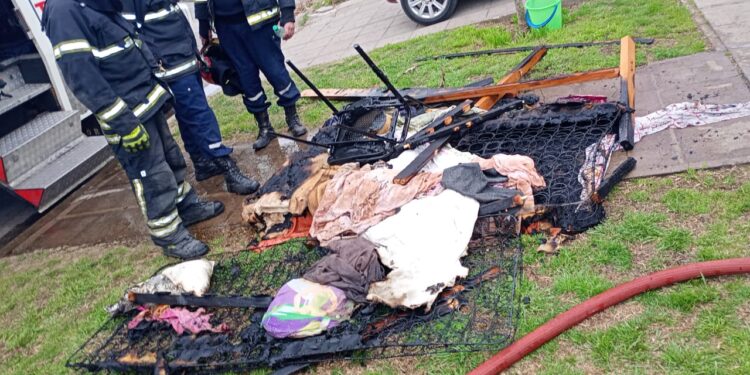 DAÑOS MATERIALES EN UNA VIVIENDA DE CALLE NECOCHEA POR UN INCENDIO