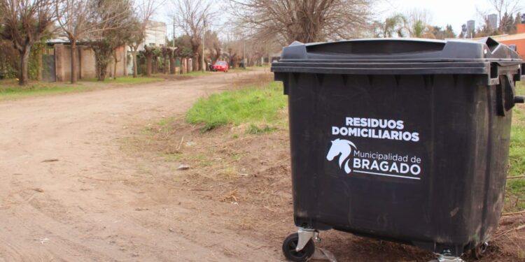 COMENZARON A COLOCAR LOS CONTENEDORES EN LOS BARRIOS