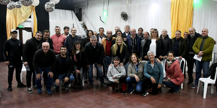 EN CHIVILCOY, EL MUNICIPIO SIGUE APORTANDO A LOS CLUBES. EN JULIO SE ENTREGARON SUBSIDIOS POR MAS DE 8 MILLONES DE PESOS 1 EN CHIVILCOY, EL MUNICIPIO SIGUE APORTANDO A LOS CLUBES. EN JULIO SE ENTREGARON SUBSIDIOS POR MAS DE 8 MILLONES DE PESOS