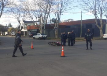 ACCIDENTE. CHOQUE DE UNA MOTO Y UN AUTOMOVIL. UN HERDIO