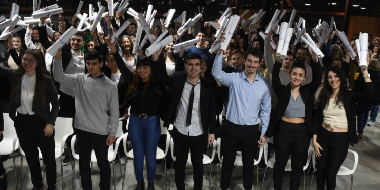 «LA EDUCACIÓN PÚBLICA NOS IGUALA». HISTORIAS DE GRADUADOS Y GRADUADAS DE LA UNNOBA