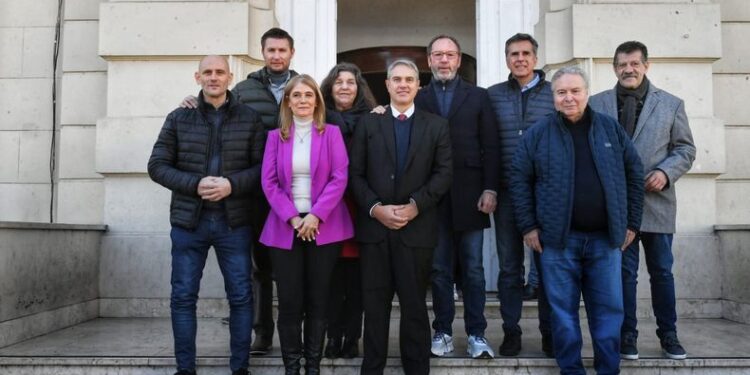 BUENOS AIRES. INTENDENTES PERONISTAS DE LA 4TA. RECLAMAN LAPICERA PARA ARMAR LISTAS 1 BUENOS AIRES. INTENDENTES PERONISTAS DE LA 4TA. RECLAMAN LAPICERA PARA ARMAR LISTAS