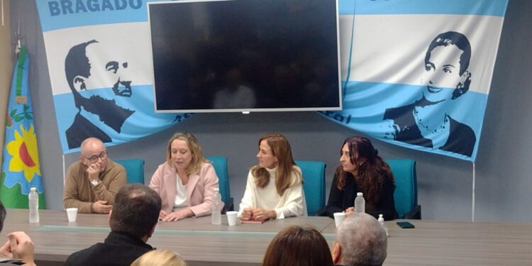 VICTORIA TOLOSA PAZ EN BRAGADO. LA DIPUTADA NACIONAL DESARROLLÓ UNA AGENDA QUE INCLUYÓ LO INSTITUCIONAL Y LO POLÍTICO.