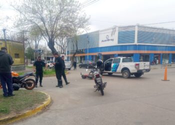 ACCIDENTE  ENTRE DOS MOTOS EN SARMIENTO Y BRANDSEN