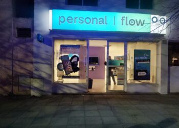 FORZARON LAS PUERTAS DE LA OFICINA DE PERSONAL BRAGADO.