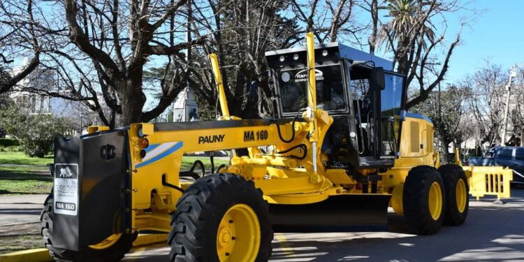 LA MUNICIPALIDAD ADQUIRIÓ UNA NUEVA MOTONIVELADORA