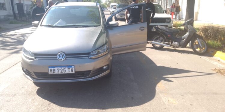 CHOCAN UN AUTO Y UNA MOTO EN GRAL. PAZ Y NÚÑEZ