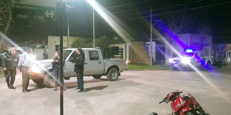 VIOLENTO CHOQUE EN LA ESQUINA DE LEMOS Y ESCALADA. UN JOVEN RESULTO HOSPITALIZADO