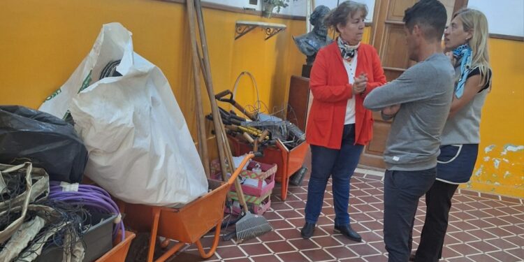 OBRAS EN LA ESCUELA PRIMARIA DE WARNES 1 OBRAS EN LA ESCUELA PRIMARIA DE WARNES