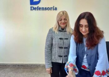 RECLAMO COLECTIVO ANTE LA DEFENSORÍA EN BRAGADO PARA SOLICITAR QUE ABSA PROVEA AGUA DE CALIDAD.