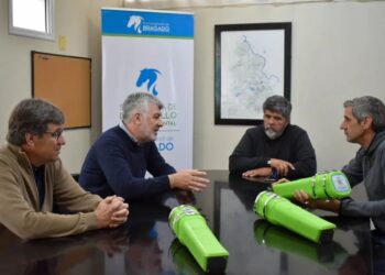 COMPROMISO ECOLÓGICO: CAMUZZI GAS DONÓ A LA MUNICIPALIDAD DE BRAGADO 84 ECO-CENICEROS