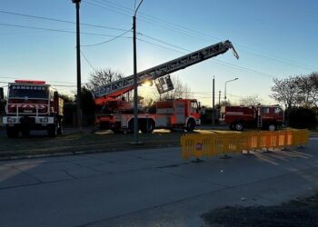 IMPORTANTE: BOMBEROS DE BRAGADO NO TIENE OPERATIVA LA ESCALERA MECANICA