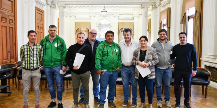 BARENGHI FIRMÓ EL NUEVO ACUERDO SALARIAL CON MUNICIPALES DE BRAGADO: 40% DE INCREMENTO