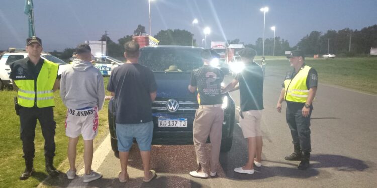 EN CONTROL EN RUTA 5 HALLARON “TUSI” EN PODER DE 5 PERSONAS QUE VENIAN A BRAGADO