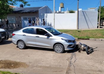 CHOQUE DE UN AUTO CON UNA MOTO