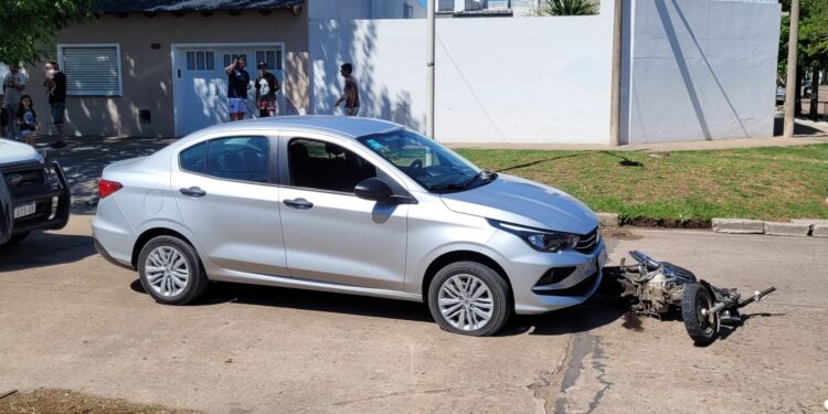 CHOQUE DE UN AUTO CON UNA MOTO