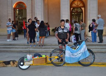 UN BRAGADENSE UNIO EN BICICLETA, NUESTRA CIUDAD CON EL SANTUARIO DEL CURA BROCHERO