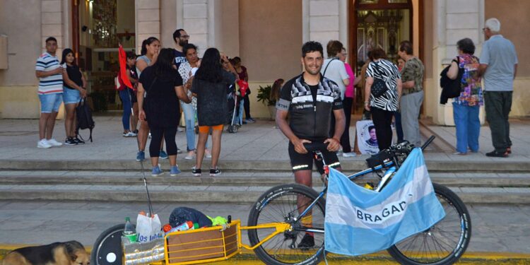 UN BRAGADENSE UNIO EN BICICLETA, NUESTRA CIUDAD CON EL SANTUARIO DEL CURA BROCHERO