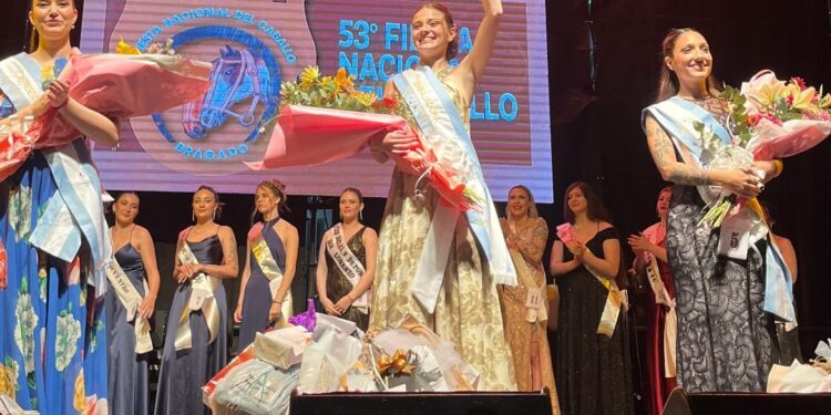 LA FIESTA NACIONAL DEL CABALLO TIENE NUEVA SOBERANA: LA BRAGADENSE DELFINA ECHEVERRIA 1 LA FIESTA NACIONAL DEL CABALLO TIENE NUEVA SOBERANA: LA BRAGADENSE DELFINA ECHEVERRIA