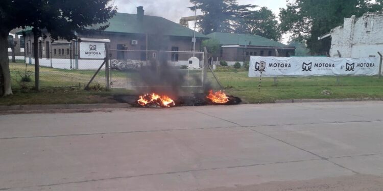 OTRA VEZ PROBLEMAS EN MOTORA MECHITA. LOS TRABAJADORES RECLAMAN EQUIPARACION SALARIAL 1 OTRA VEZ PROBLEMAS EN MOTORA MECHITA. LOS TRABAJADORES RECLAMAN EQUIPARACION SALARIAL