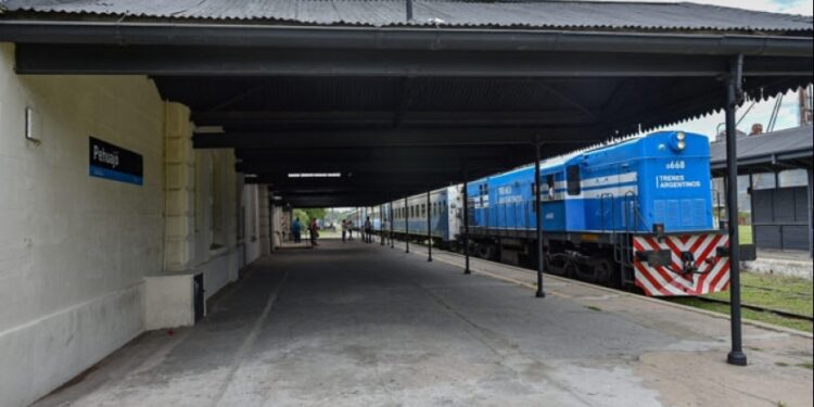 JUNTAN FIRMAS PARA QUE FRENAR EL RECORTE DE LOS SERVICIOS FERROVIARIOS DE LA REGION