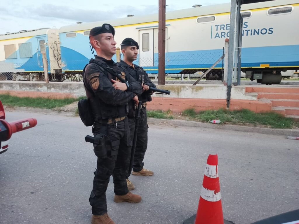 TRANSITO DE BRAGADO REALIZA CONTROLES JUNTO A POLICIAS DEL GAD 6 controles transito y policia
