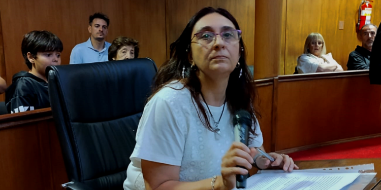 CORINA DELETTIERES PLANTEÓ PORQUÉ EL INTENDENTE FIRMO CON ABSA UNA OBRA DE AMPLIACIÓN Y NO PARA LA PROVISIÓN DE AGUA DE CALIDAD