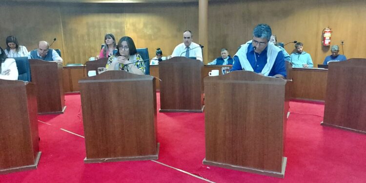 POR MAYORIA, EL CONCEJO APROBÓ UNA PRÓRROGA A LA SUSPENSION DEL ESTACIONAMIENTO MEDIDO DE BRAGADO: 31 DE DICIEMBRE 1 POR MAYORIA, EL CONCEJO APROBÓ UNA PRÓRROGA A LA SUSPENSION DEL ESTACIONAMIENTO MEDIDO DE BRAGADO: 31 DE DICIEMBRE