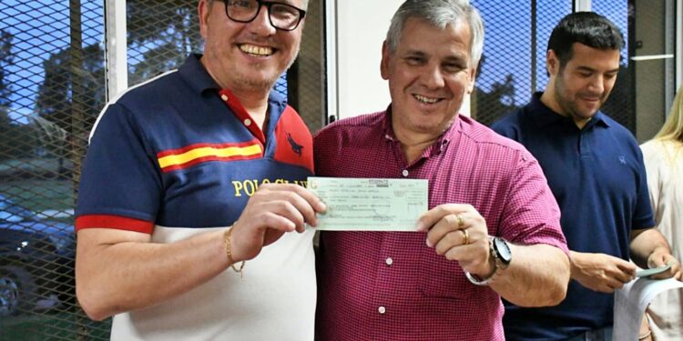 BRITOS HIZO  ENTREGA DE CHEQUES A 30 CLUBES Y ENTIDADES DEPORTIVAS DE CHIVILCOY POR UN TOTAL DE $8.945.000