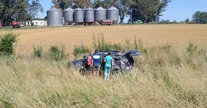 DESPISTE Y VUELCO DE UN AUTO CON VARIOS OCUPANTES 1 DESPISTE Y VUELCO DE UN AUTO CON VARIOS OCUPANTES