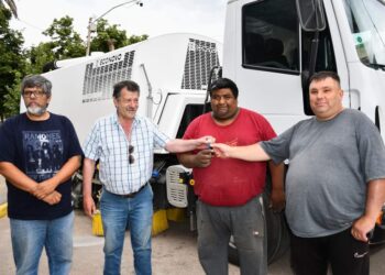 MÁS SERVICIOS URBANOS: PRESENTARON UNA NUEVA BARREDORA