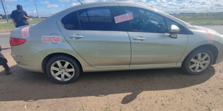 TRANSITO RETIENE AUTOMOVIL CUYO CONDUCTOR DIÓ POSITIVO AL TEST DE ALCOHOLEMIA 1 TRANSITO RETIENE AUTOMOVIL CUYO CONDUCTOR DIÓ POSITIVO AL TEST DE ALCOHOLEMIA