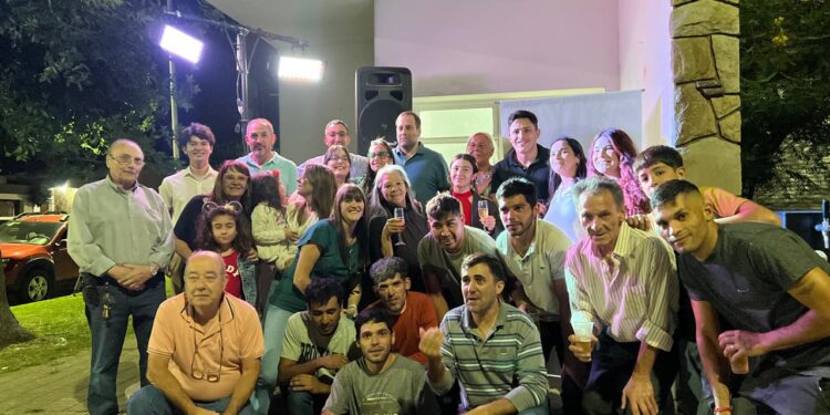 NICOLÁS LAMAZÓN Y SU EQUIPO, ABRIÓ LA CASA RADICAL EN BRAGADO 1 NICOLÁS LAMAZÓN Y SU EQUIPO, ABRIÓ LA CASA RADICAL EN BRAGADO